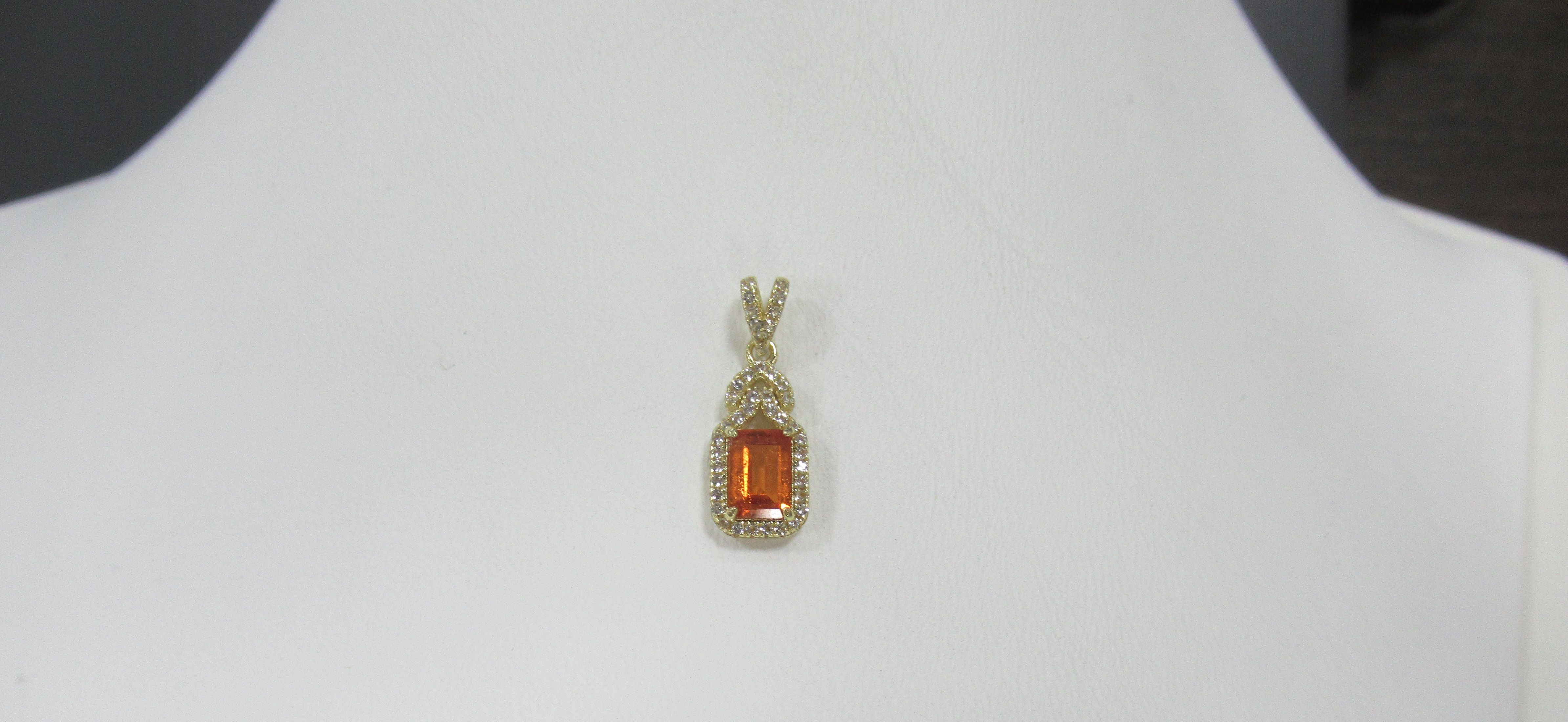 Серебряная подвеска с вульфенитом